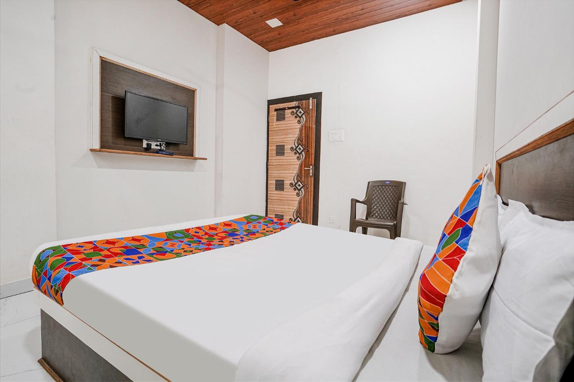 Fabexpress Sai Lodging I - Nr Nashik Railway Station Zewnętrze zdjęcie