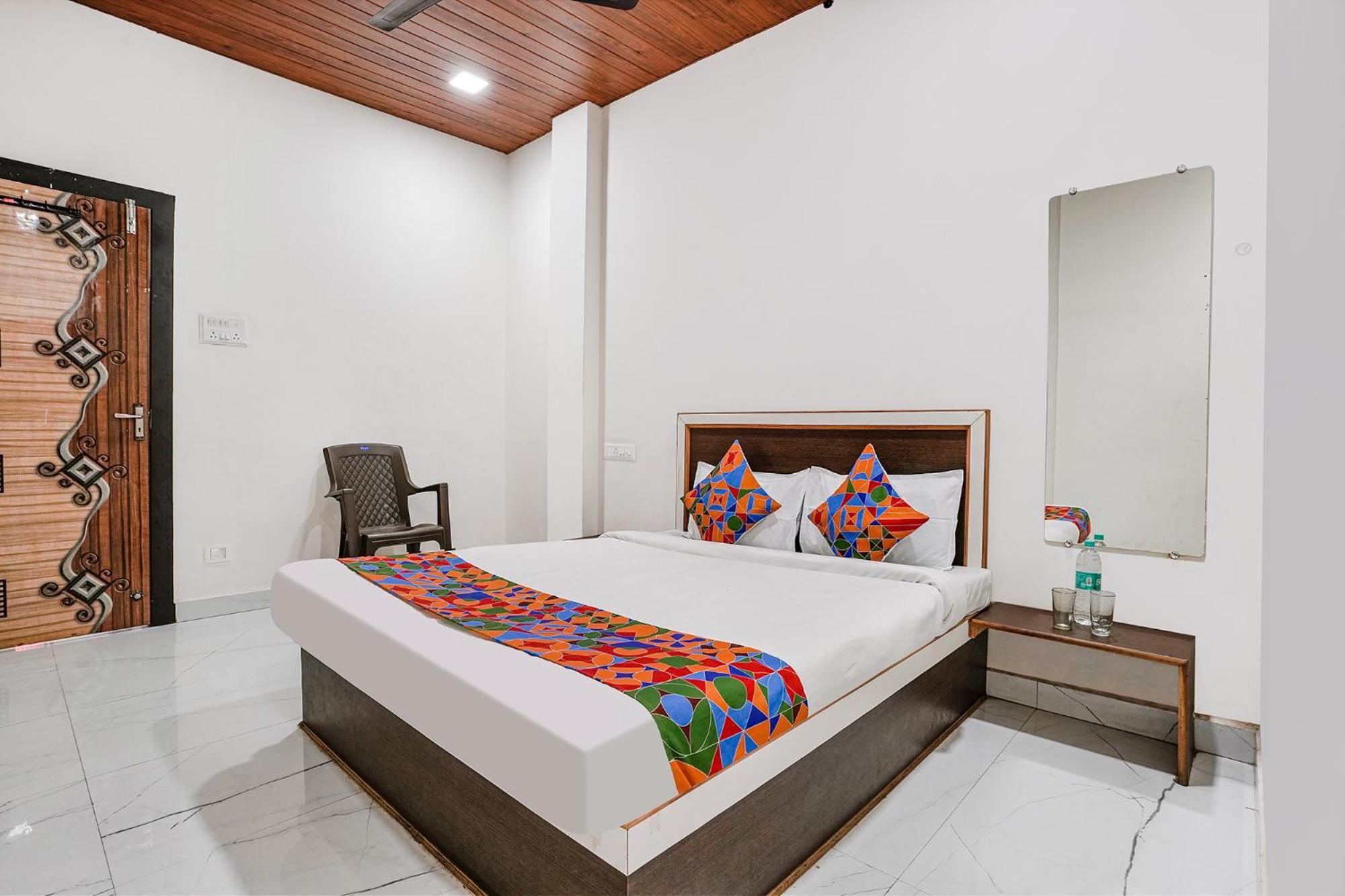 Fabexpress Sai Lodging I - Nr Nashik Railway Station Zewnętrze zdjęcie