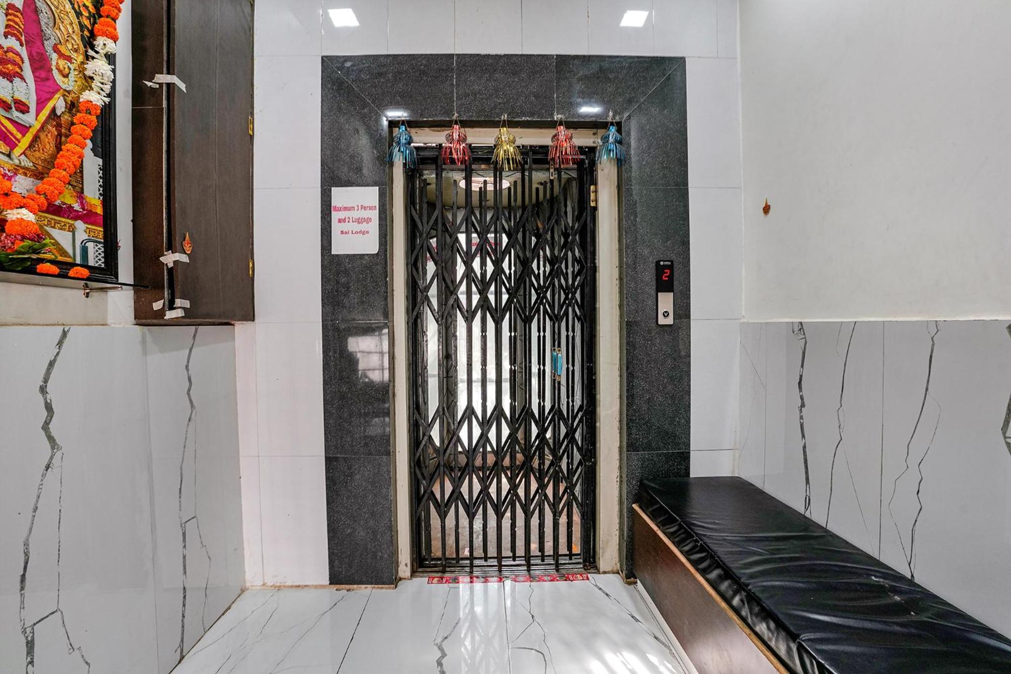 Fabexpress Sai Lodging I - Nr Nashik Railway Station Zewnętrze zdjęcie